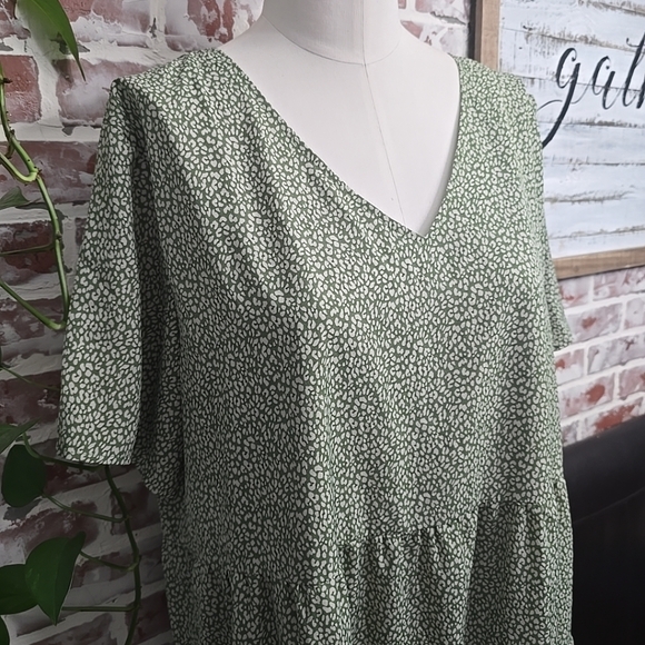 BTFBM womens dress sage green dot print sz XL short sleeves lined v neckline - Picture 2 of 6